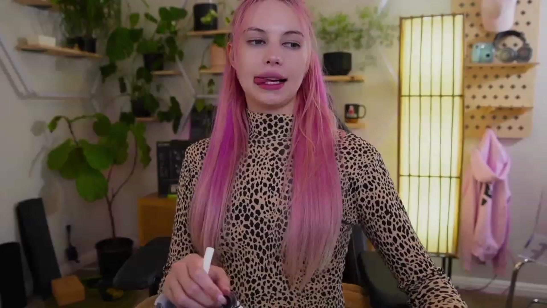 Gallery image thumbnail from Carmen's myfreecams stream on, 02/18/2023, 07:58 image 9 of 20