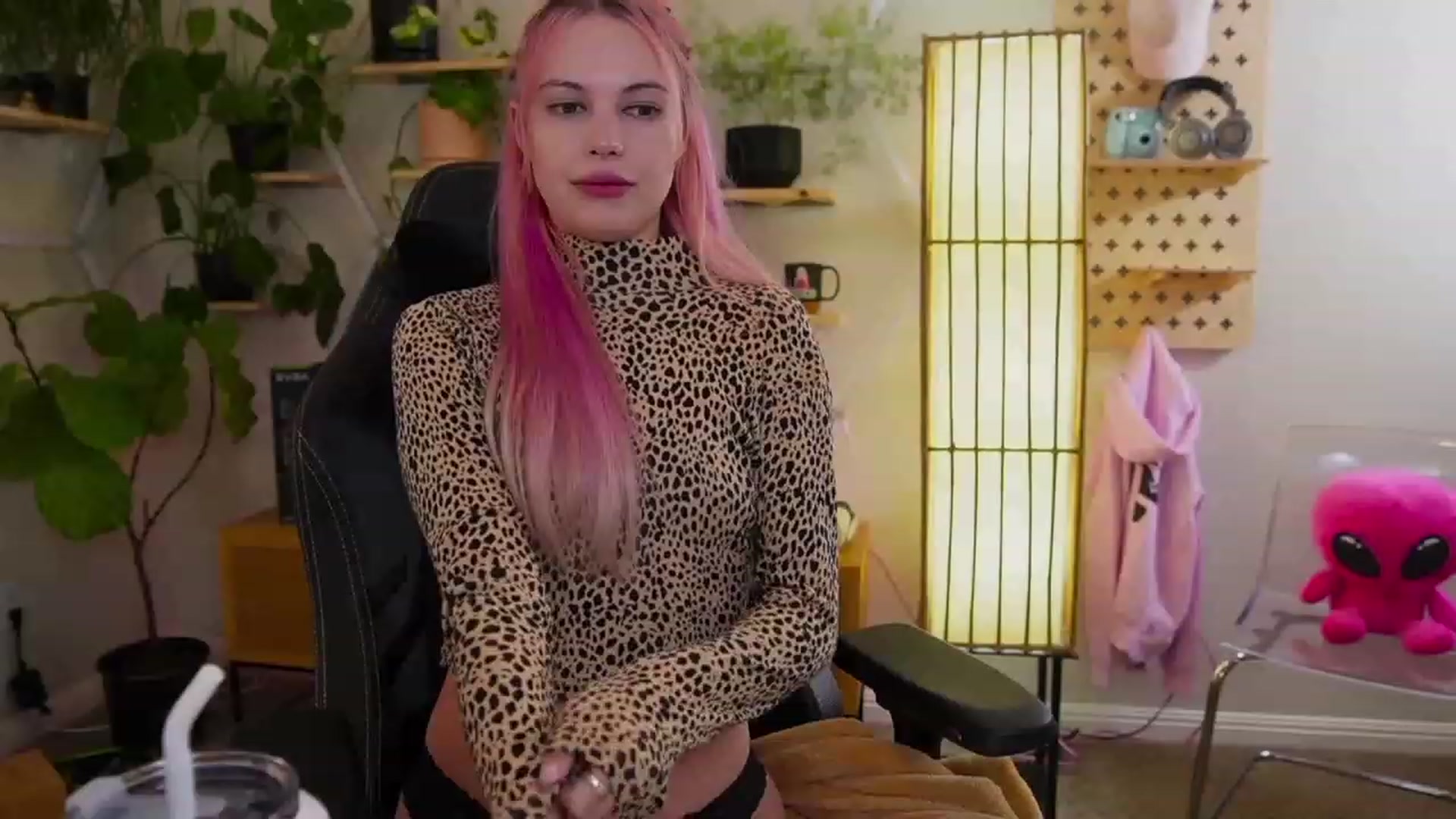 Gallery image thumbnail from Carmen's myfreecams stream on, 02/18/2023, 07:58 image 2 of 20