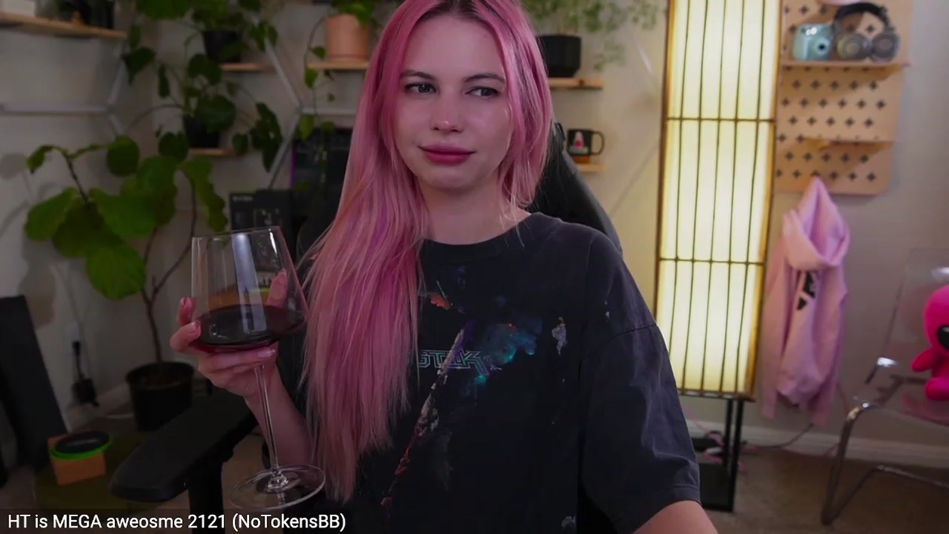 Gallery image thumbnail from Carmen's myfreecams stream on, 02/19/2023, 03:30 image 3 of 20