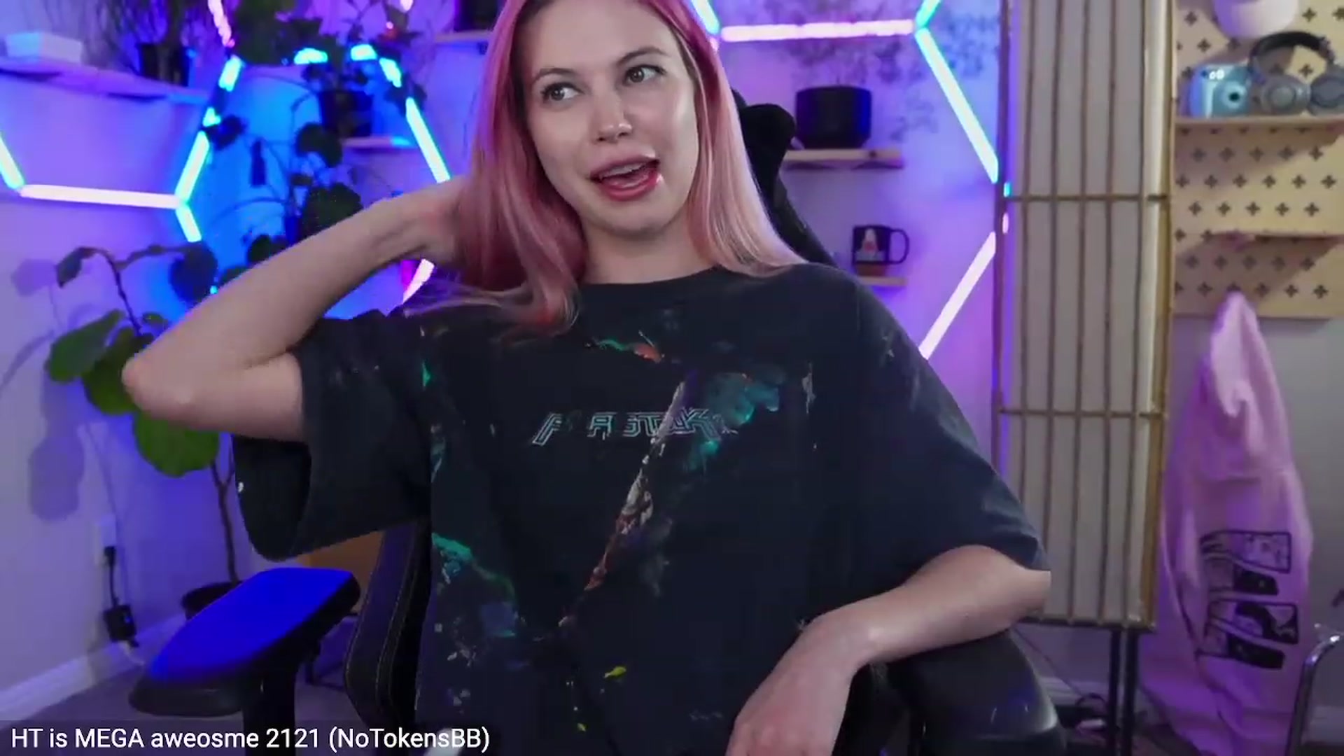 Gallery image thumbnail from Carmen's myfreecams stream on, 02/19/2023, 07:34 image 18 of 20