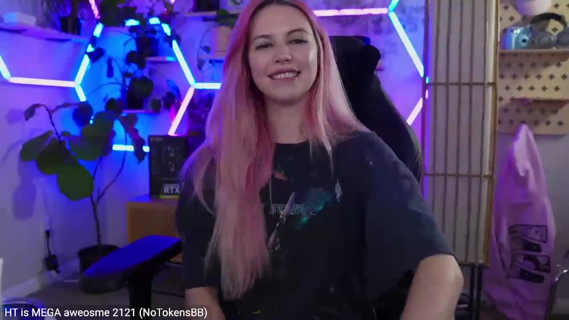 Gallery image thumbnail from Carmen's myfreecams stream on, 02/19/2023, 07:34 image 19 of 20