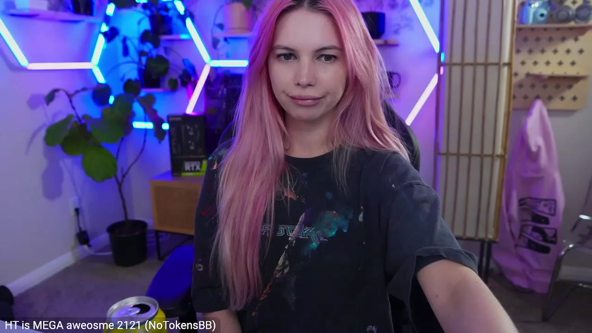 Gallery image thumbnail from Carmen's myfreecams stream on, 02/19/2023, 07:34 image 2 of 20