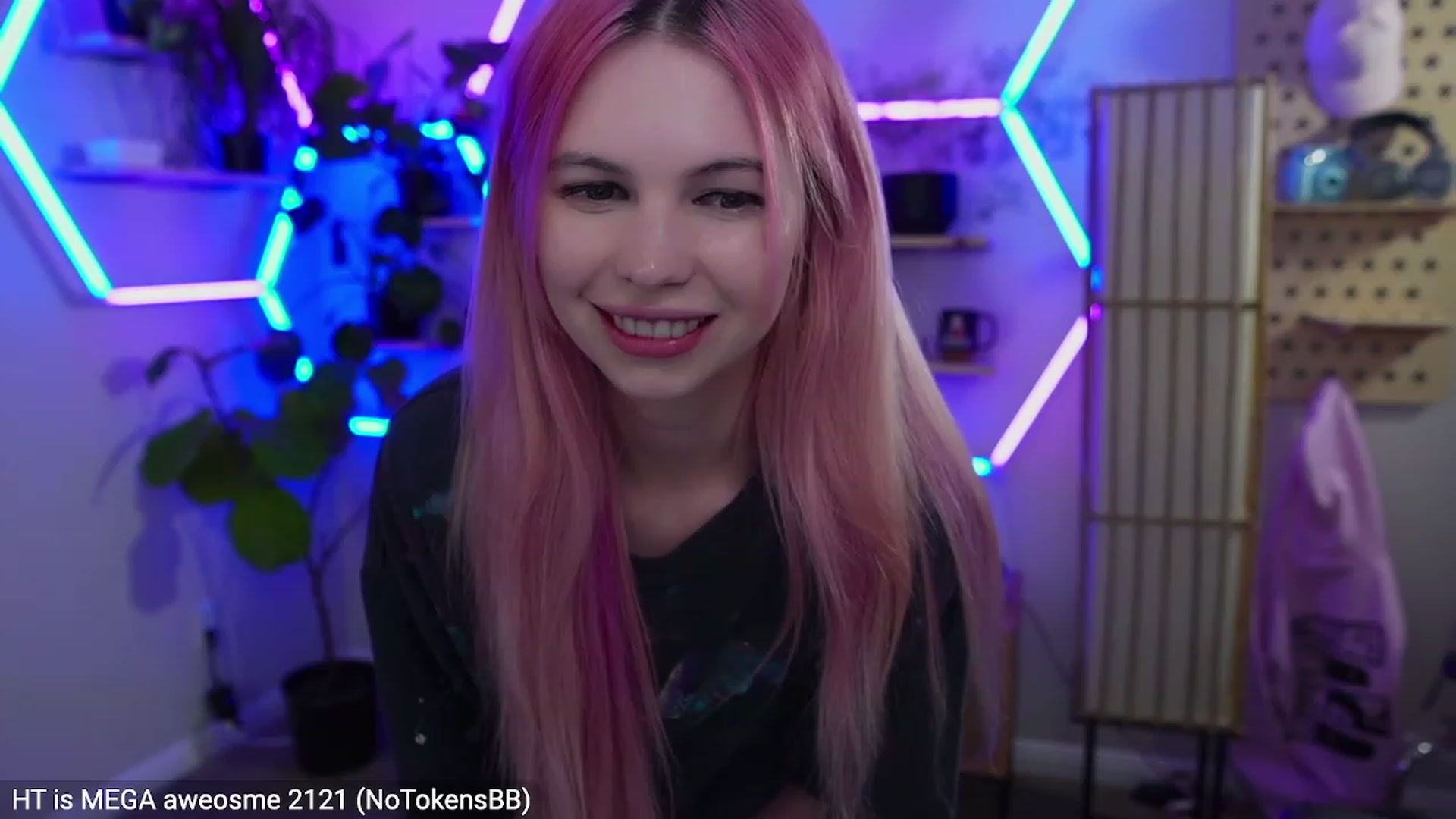 Gallery image thumbnail from Carmen's myfreecams stream on, 02/19/2023, 07:34 image 1 of 20
