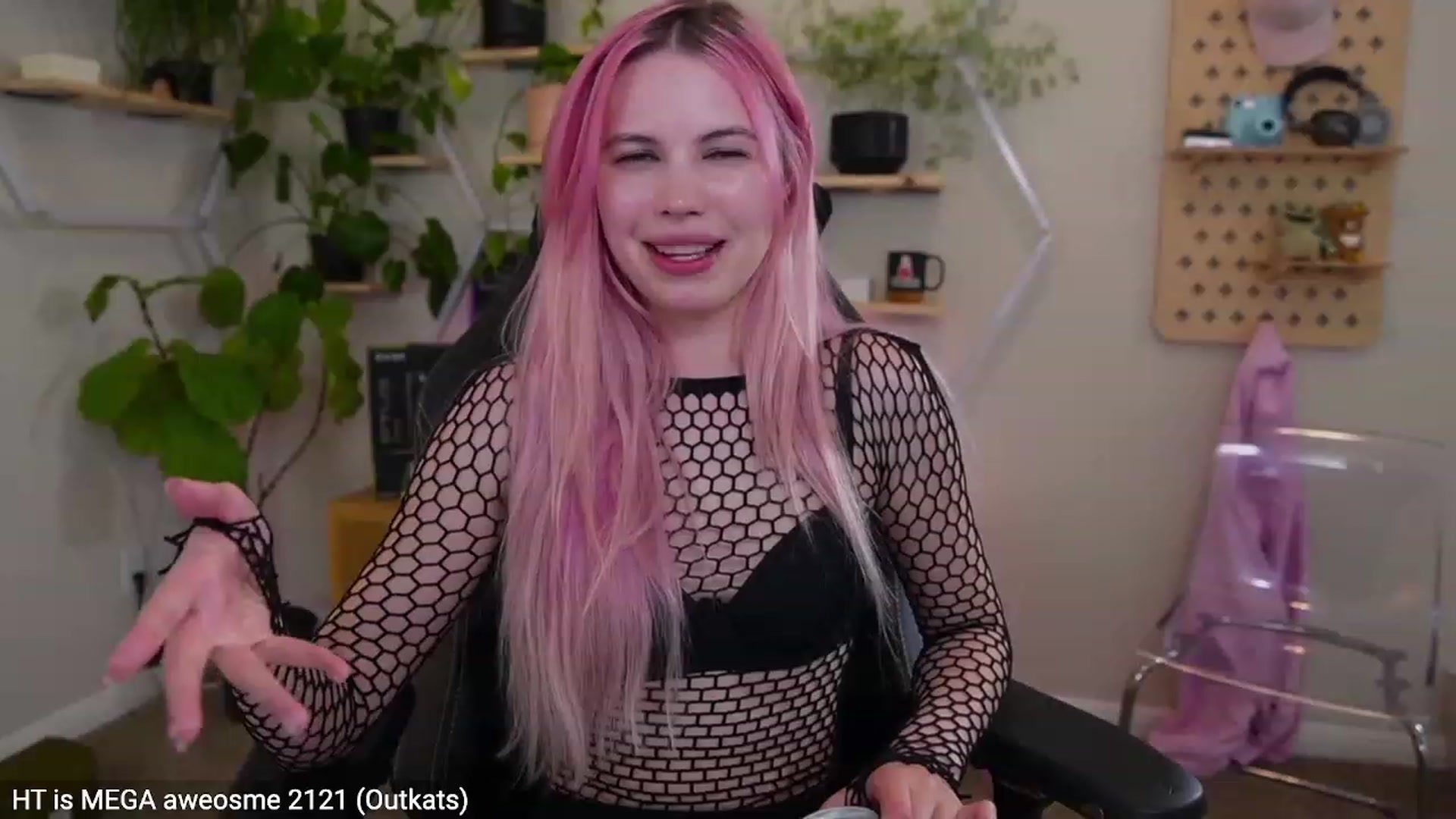 Gallery image thumbnail from Carmen's myfreecams stream on, 02/24/2023, 07:20 image 10 of 20