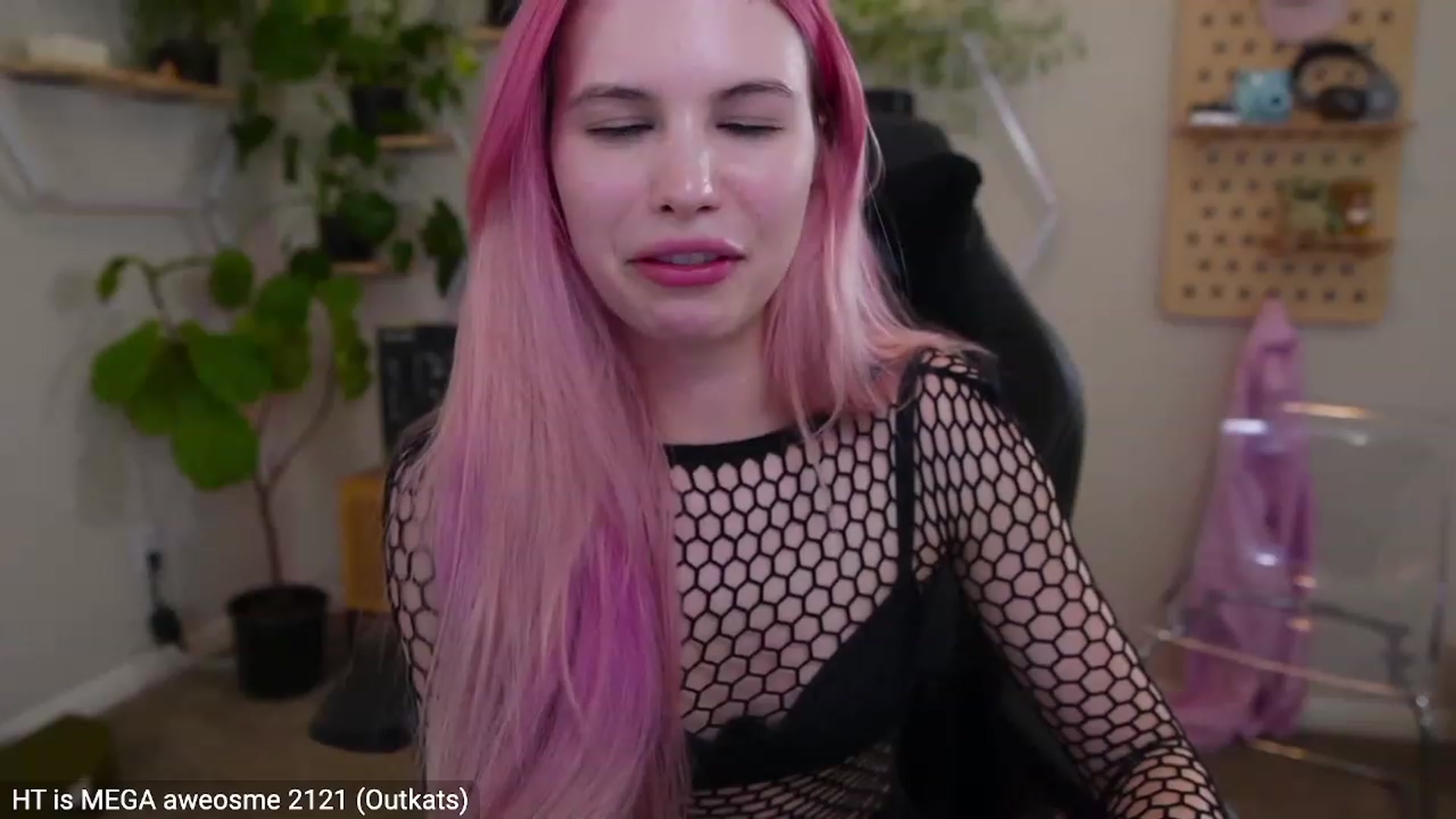 Gallery image thumbnail from Carmen's myfreecams stream on, 02/24/2023, 07:20 image 11 of 20