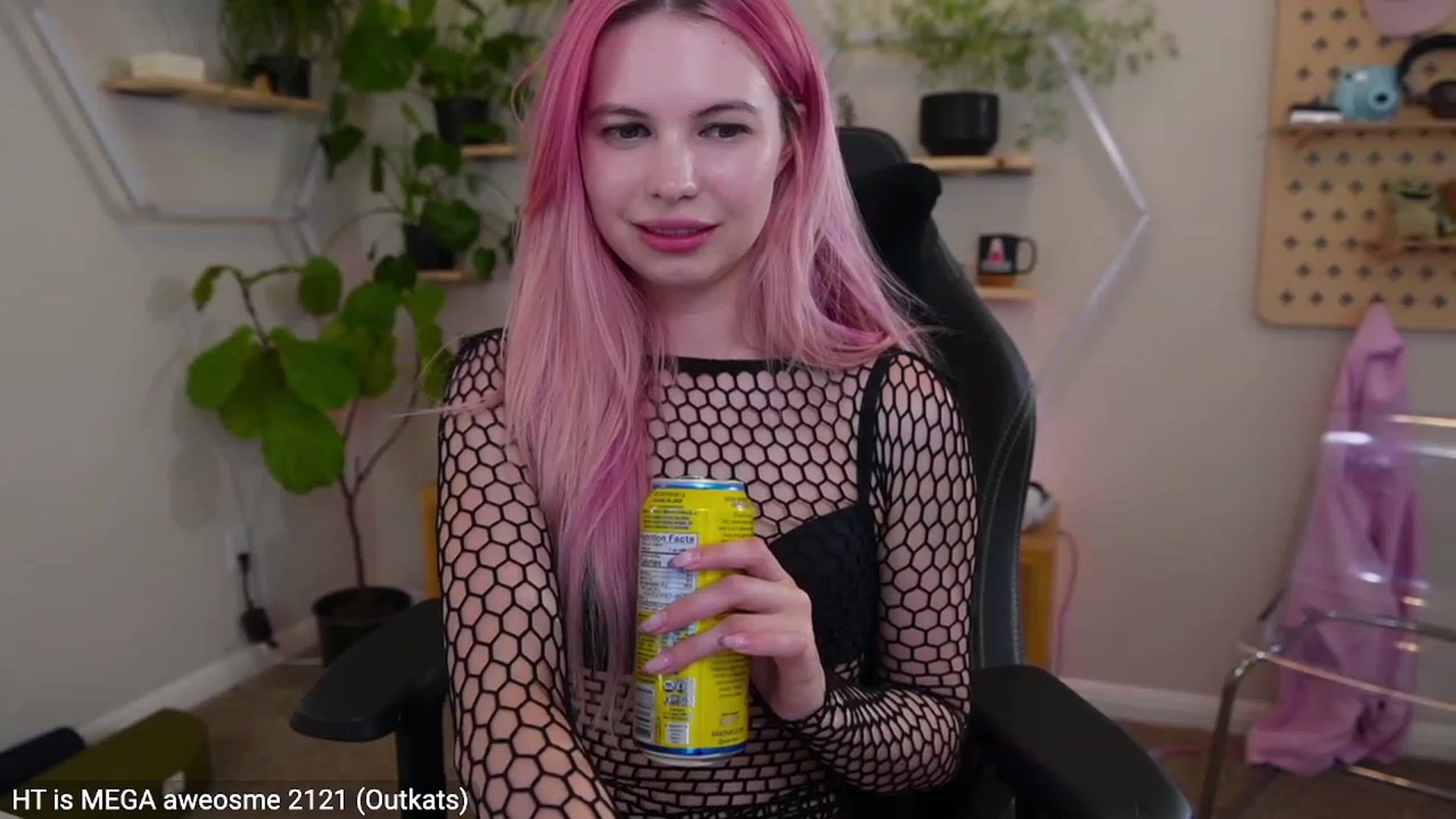 Gallery image thumbnail from Carmen's myfreecams stream on, 02/24/2023, 07:20 image 7 of 20