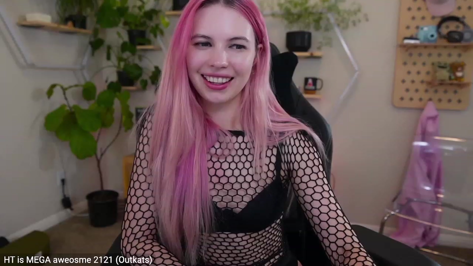 Gallery image thumbnail from Carmen's myfreecams stream on, 02/24/2023, 07:20 image 15 of 20