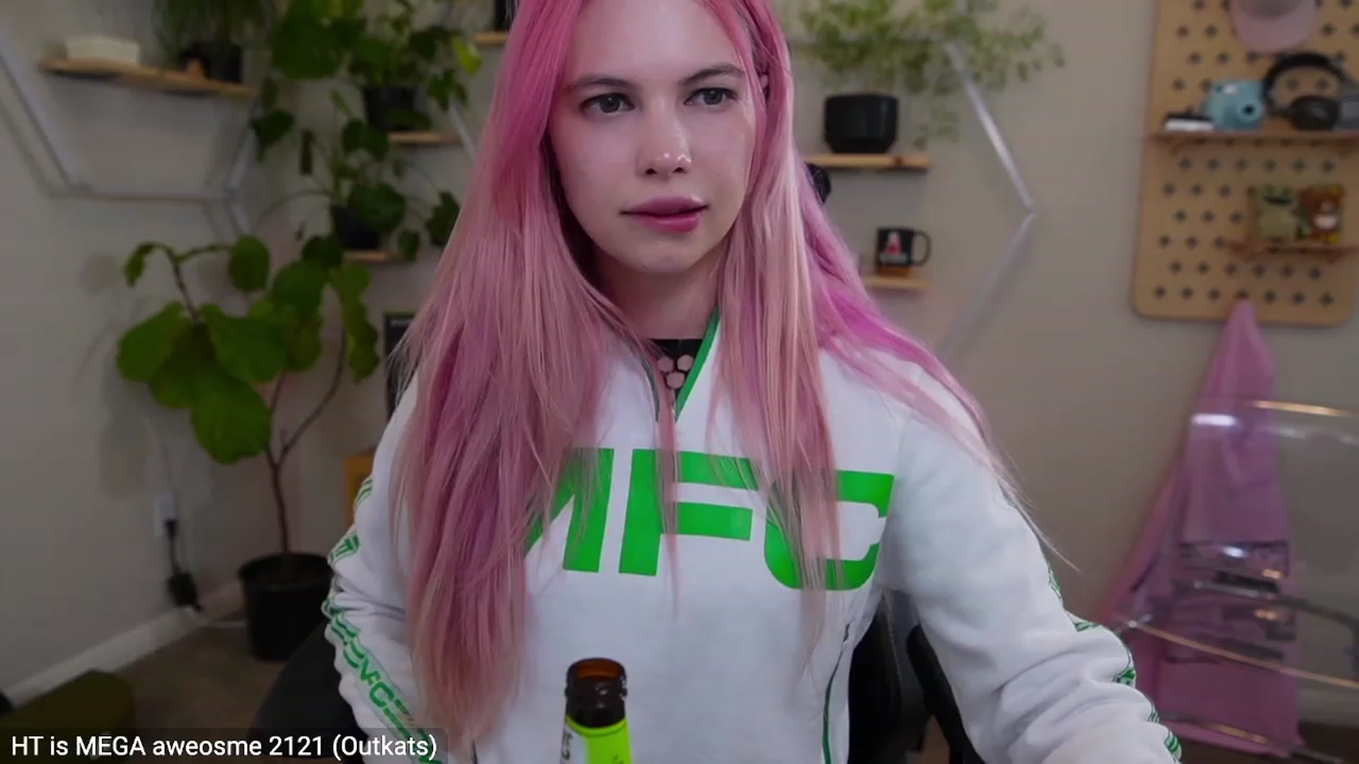 Gallery image thumbnail from Carmen's myfreecams stream on, 02/24/2023, 07:20 image 1 of 20