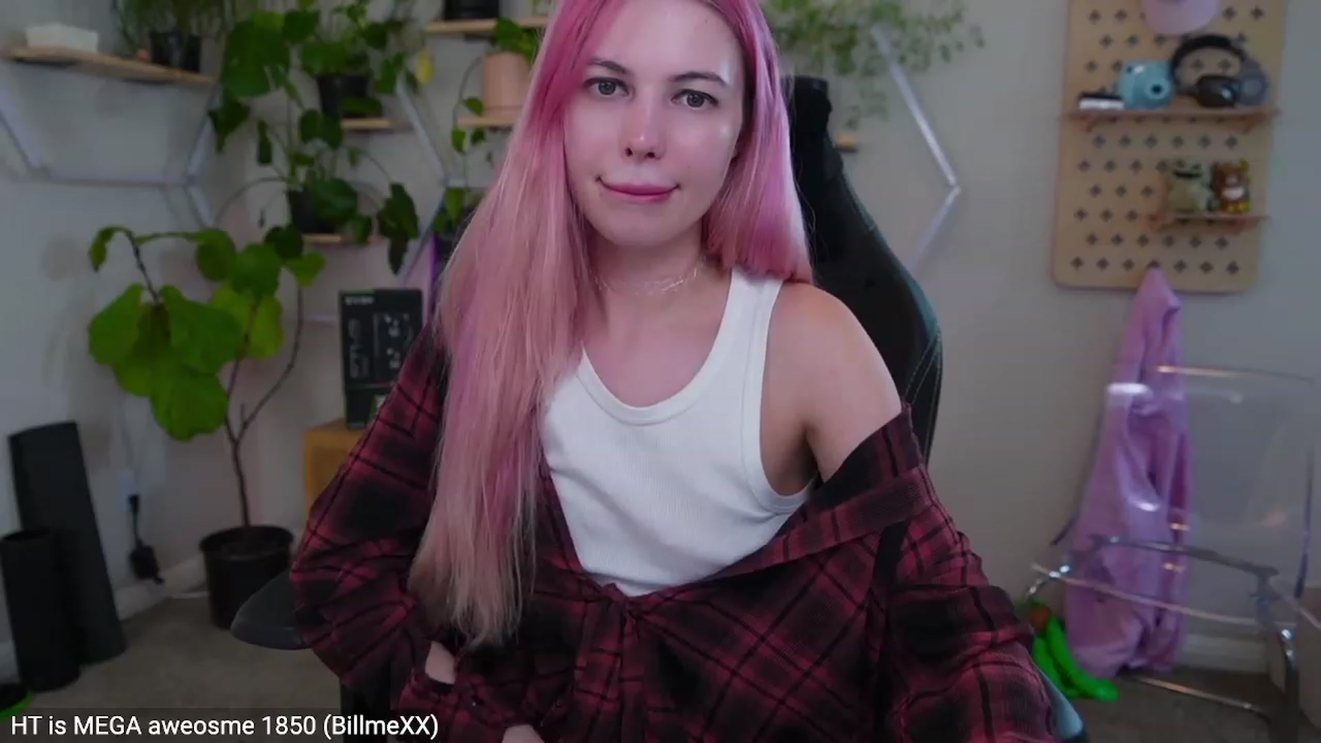 Gallery image thumbnail from Carmen's myfreecams stream on, 02/27/2023, 04:53 image 16 of 20
