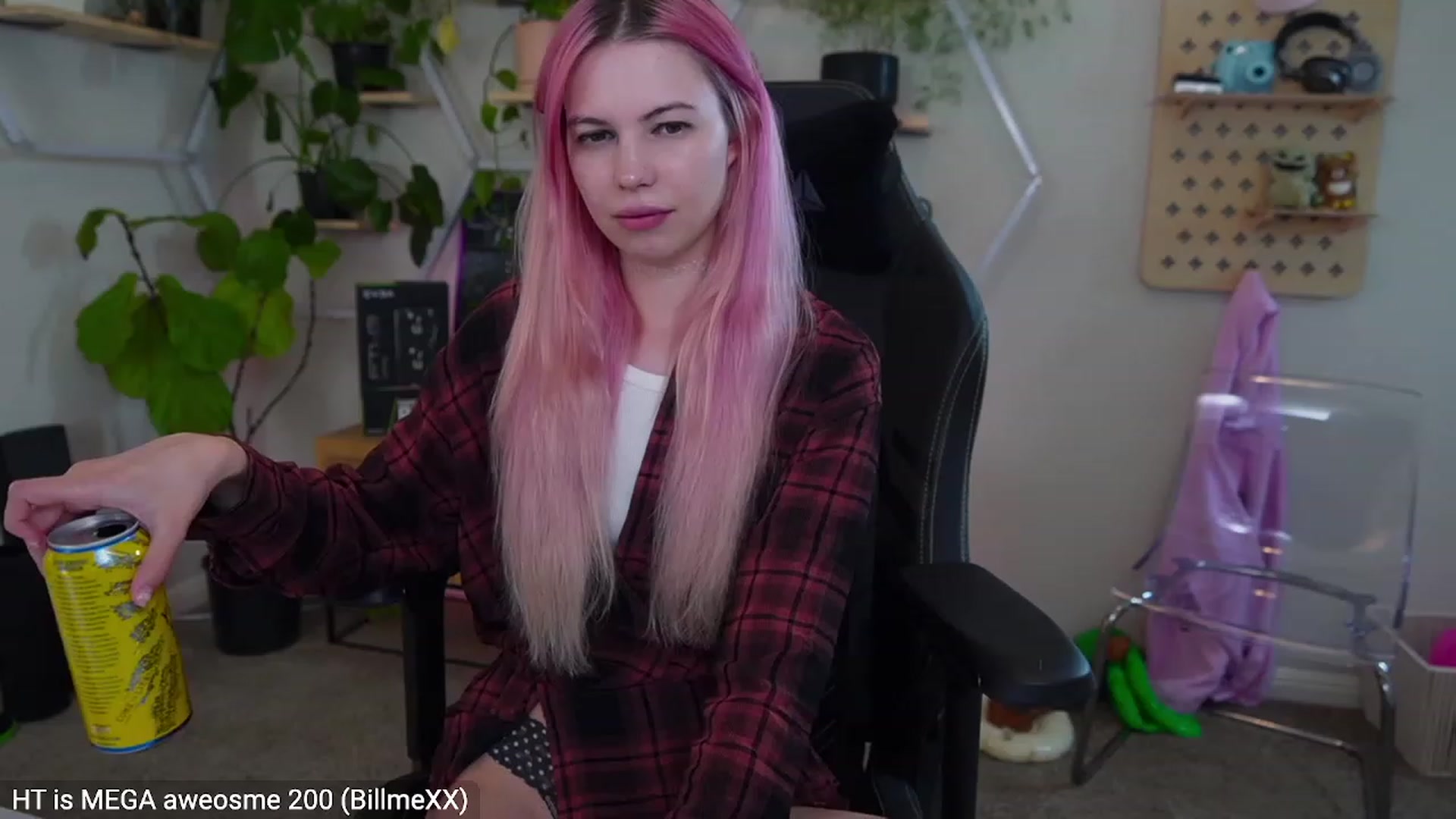 Gallery image thumbnail from Carmen's myfreecams stream on, 02/27/2023, 04:53 image 1 of 20