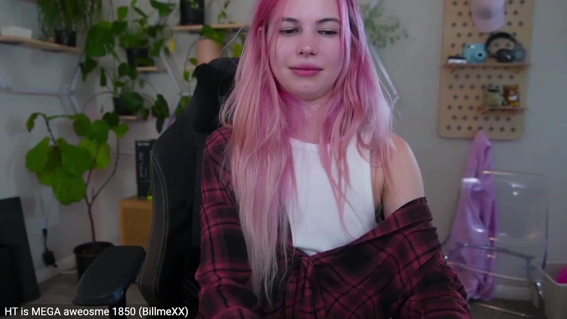 Gallery image thumbnail from Carmen's myfreecams stream on, 02/27/2023, 04:53 image 10 of 20