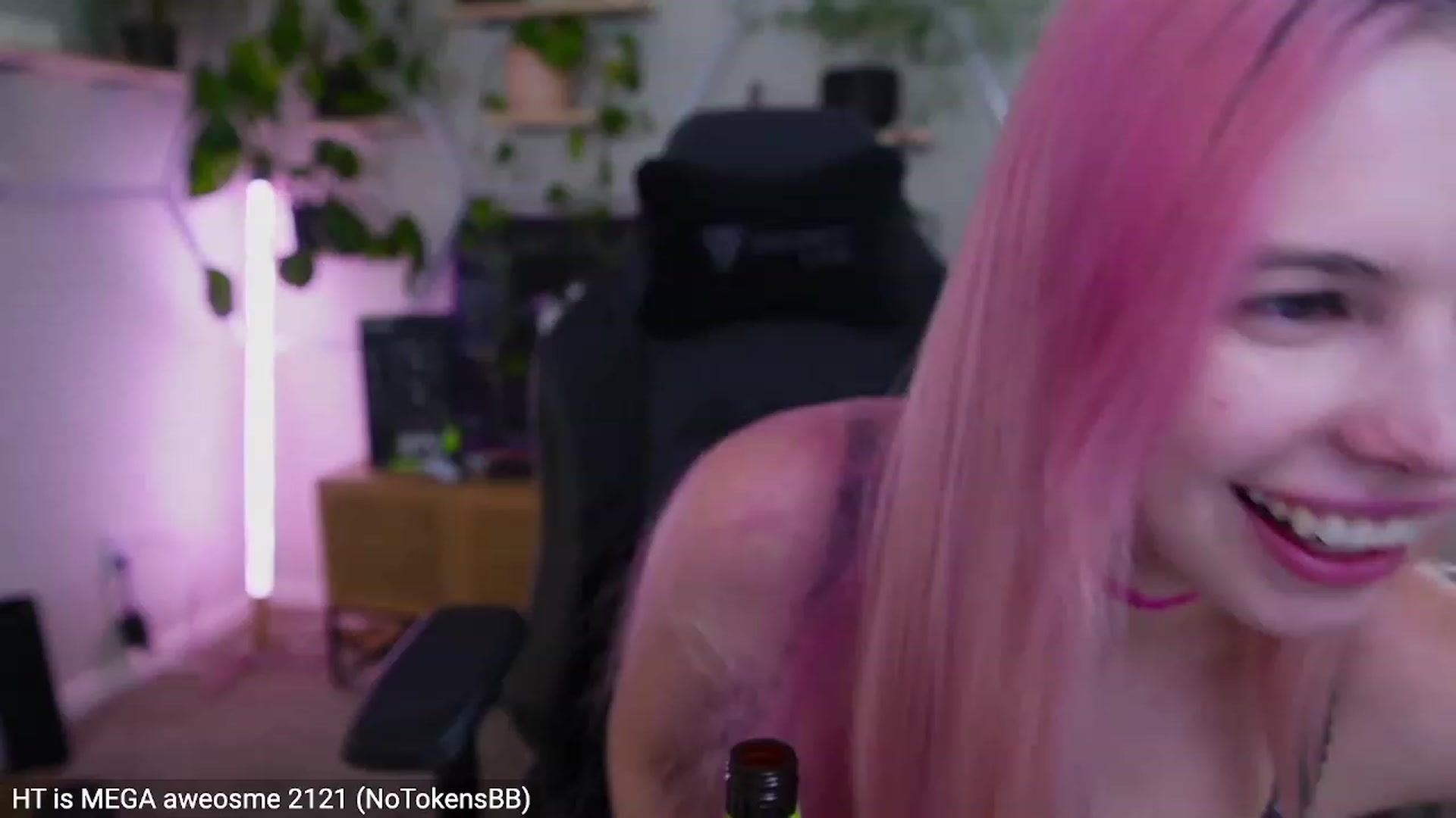 Gallery image thumbnail from Carmen's myfreecams stream on, 03/03/2023, 07:08 image 14 of 20