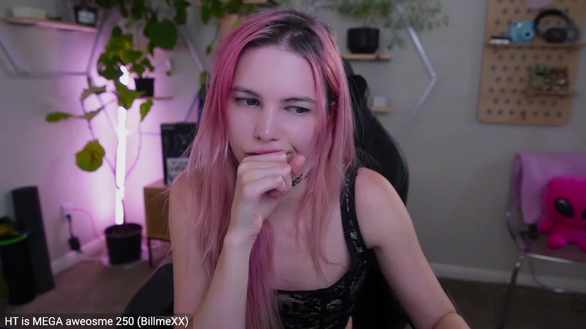 Gallery image thumbnail from Carmen's myfreecams stream on, 03/07/2023, 03:47 image 11 of 20