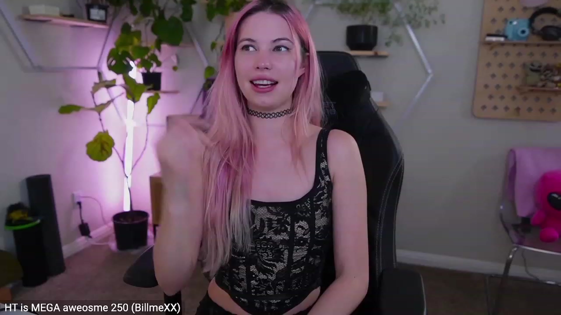Gallery image thumbnail from Carmen's myfreecams stream on, 03/07/2023, 03:47 image 9 of 20