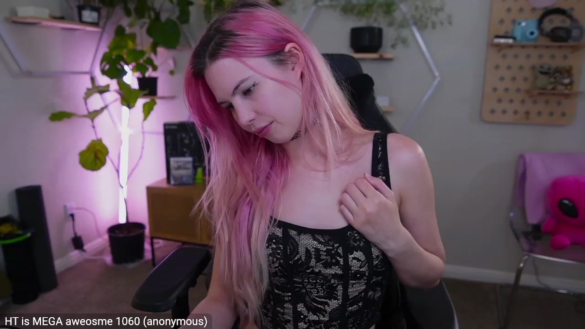 Gallery image thumbnail from Carmen's myfreecams stream on, 03/07/2023, 03:47 image 13 of 20