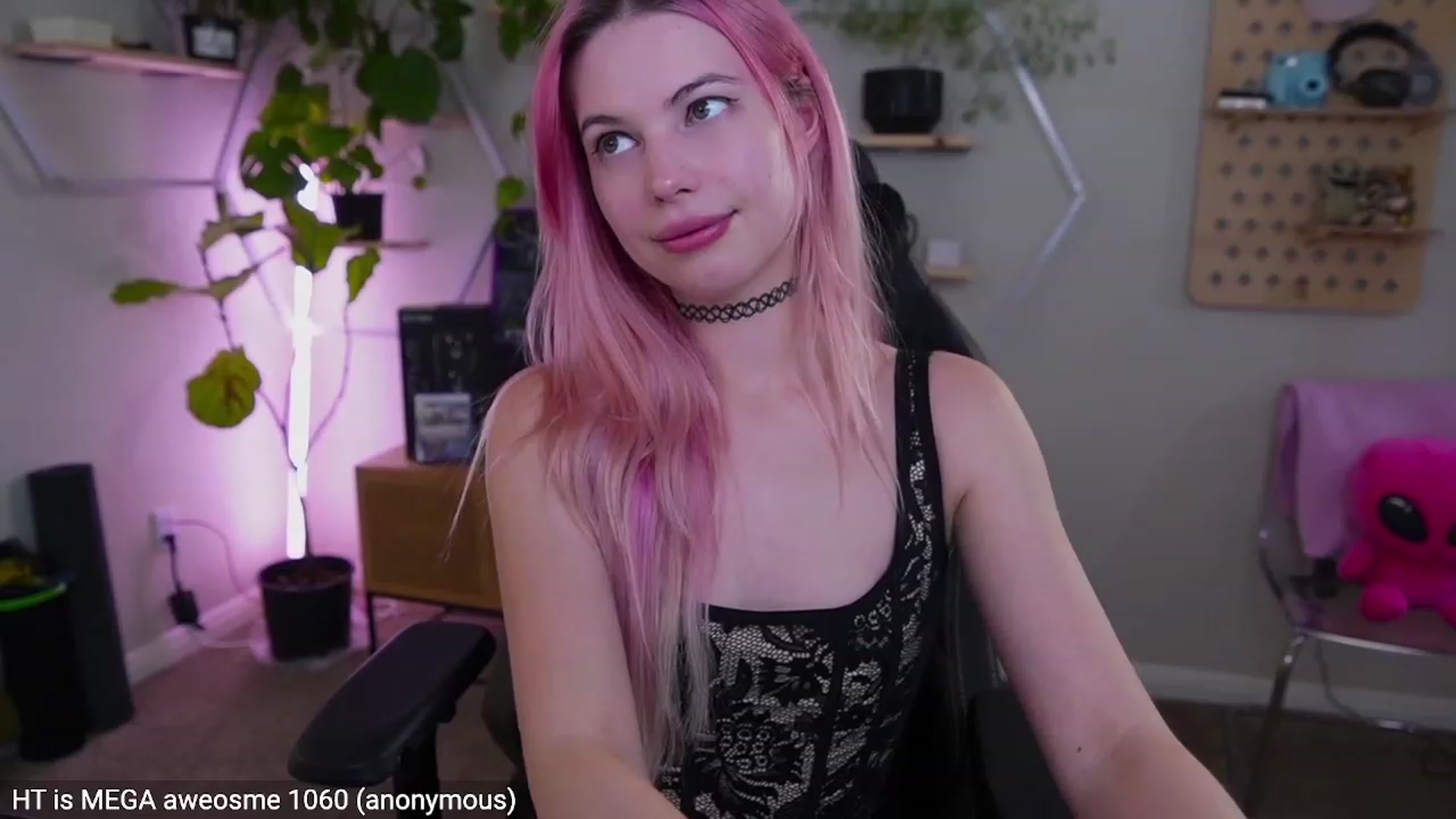Gallery image thumbnail from Carmen's myfreecams stream on, 03/07/2023, 03:47 image 12 of 20