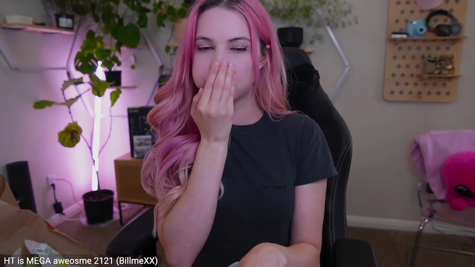 Gallery image thumbnail from Carmen's myfreecams stream on, 03/08/2023, 04:06 image 6 of 20