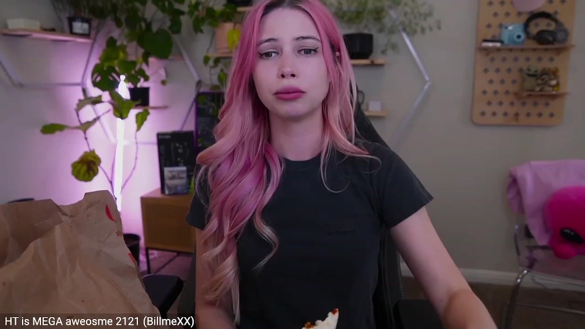 Gallery image thumbnail from Carmen's myfreecams stream on, 03/08/2023, 04:06 image 11 of 20