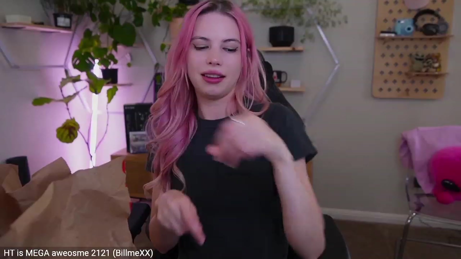 Gallery image thumbnail from Carmen's myfreecams stream on, 03/08/2023, 04:06 image 8 of 20
