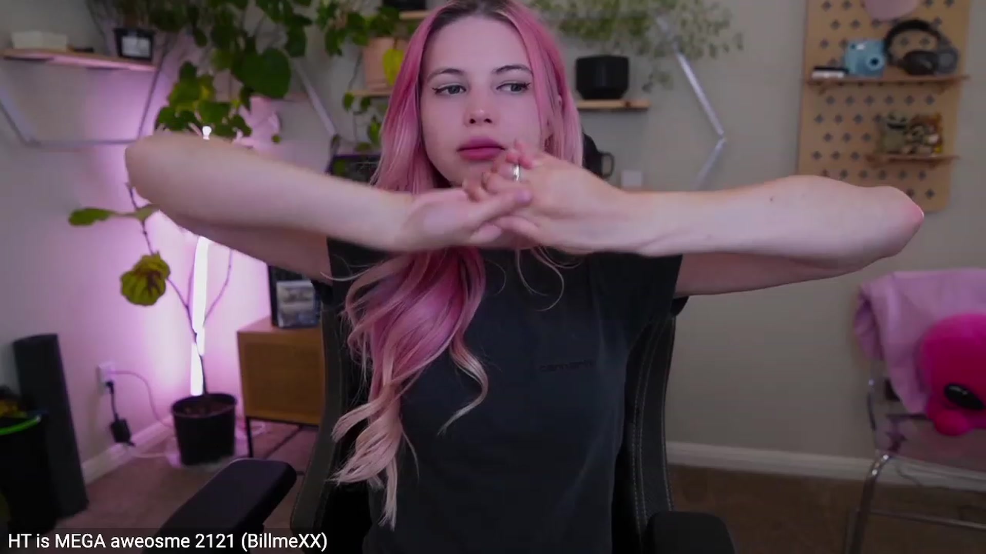 Gallery image thumbnail from Carmen's myfreecams stream on, 03/08/2023, 04:06 image 17 of 20