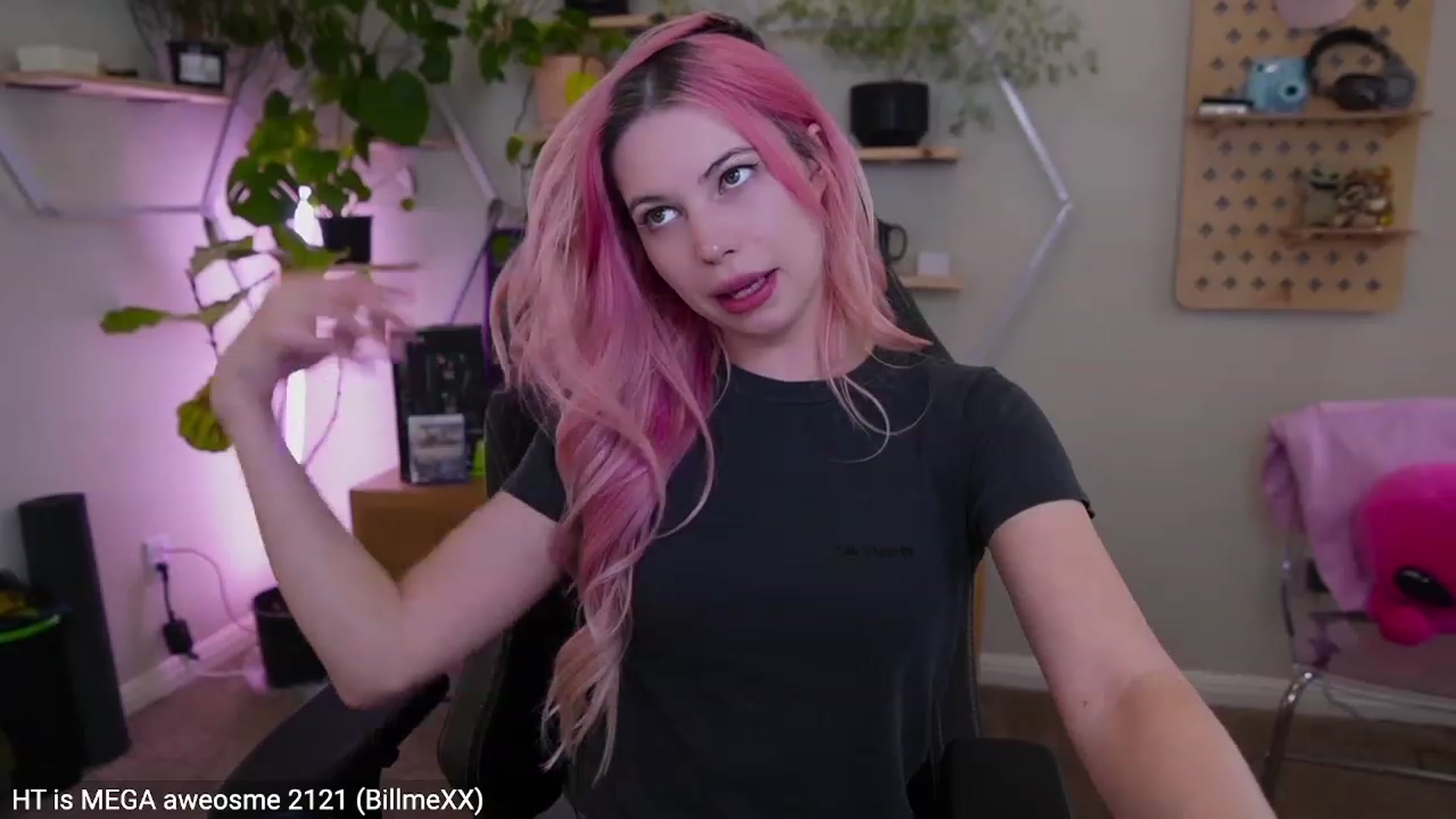Gallery image thumbnail from Carmen's myfreecams stream on, 03/08/2023, 04:06 image 19 of 20