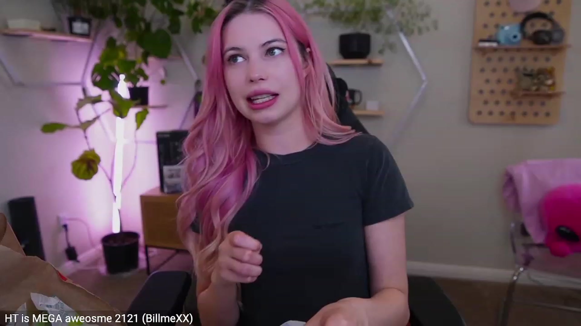 Gallery image thumbnail from Carmen's myfreecams stream on, 03/08/2023, 04:06 image 7 of 20