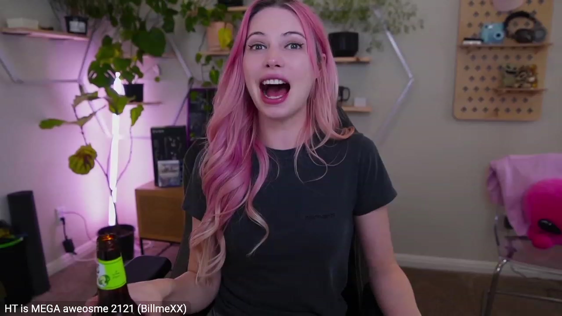 Gallery image thumbnail from Carmen's myfreecams stream on, 03/08/2023, 04:06 image 18 of 20
