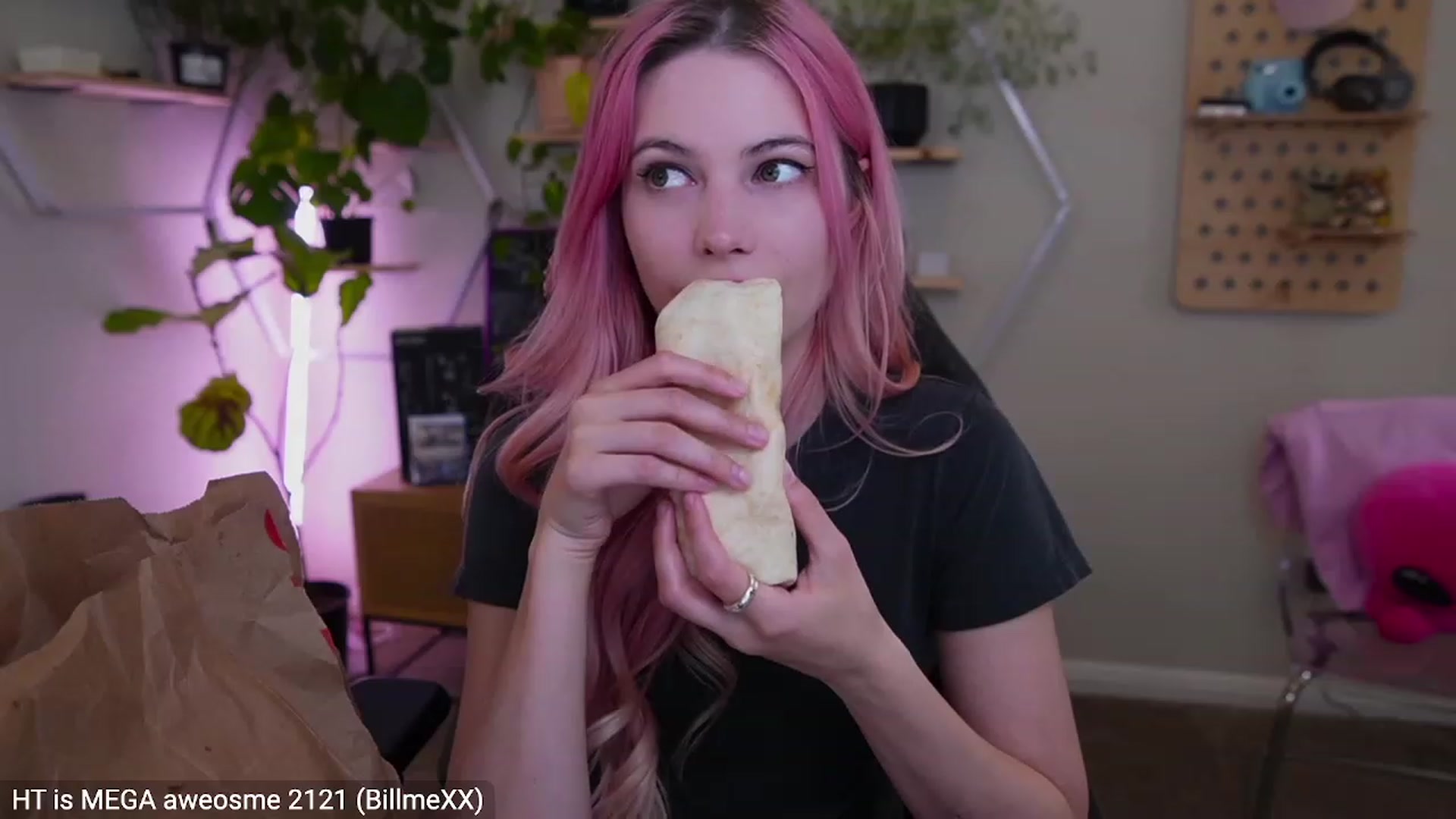 Gallery image thumbnail from Carmen's myfreecams stream on, 03/08/2023, 04:06 image 10 of 20