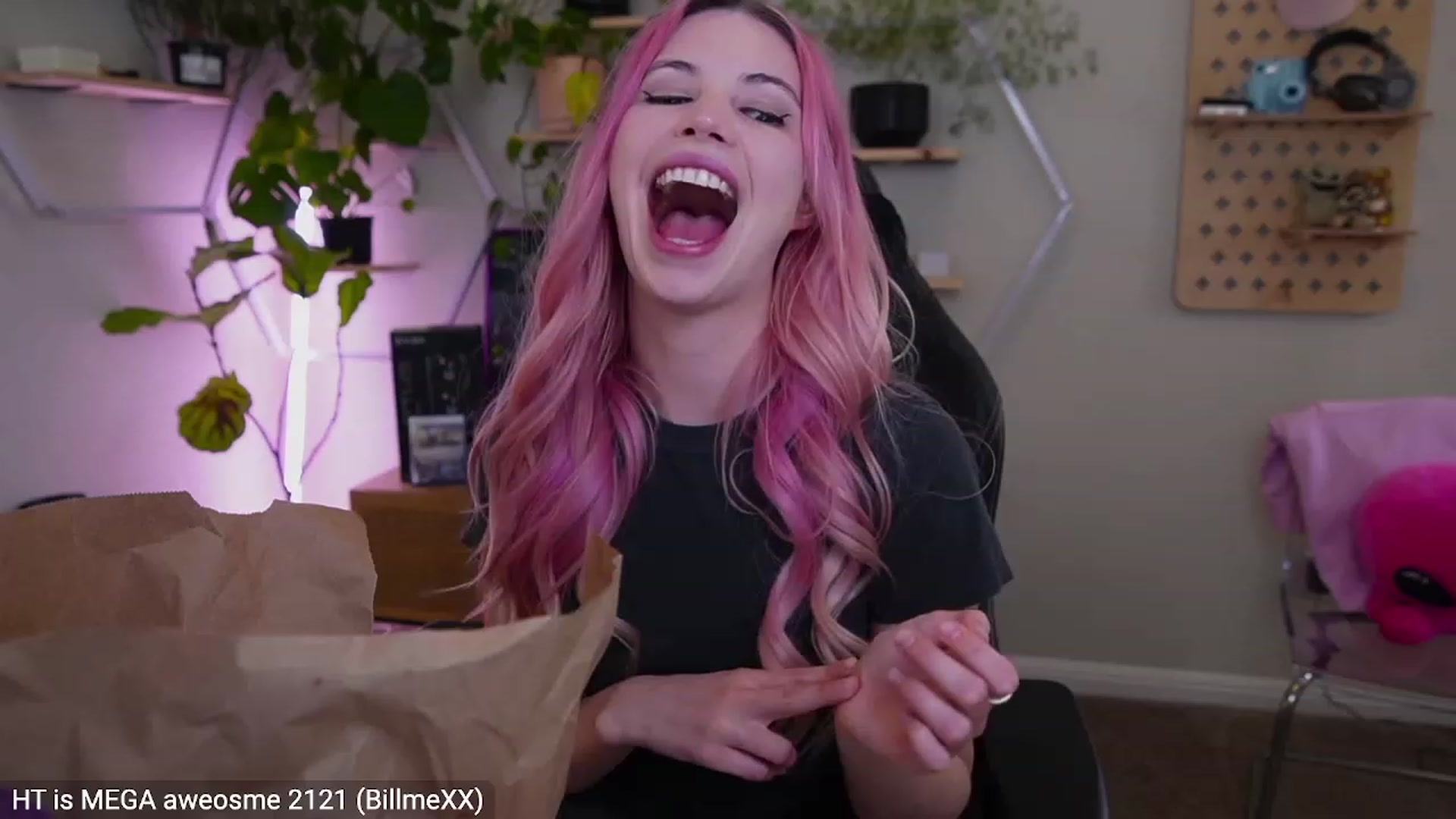 Gallery image thumbnail from Carmen's myfreecams stream on, 03/08/2023, 04:06 image 2 of 20