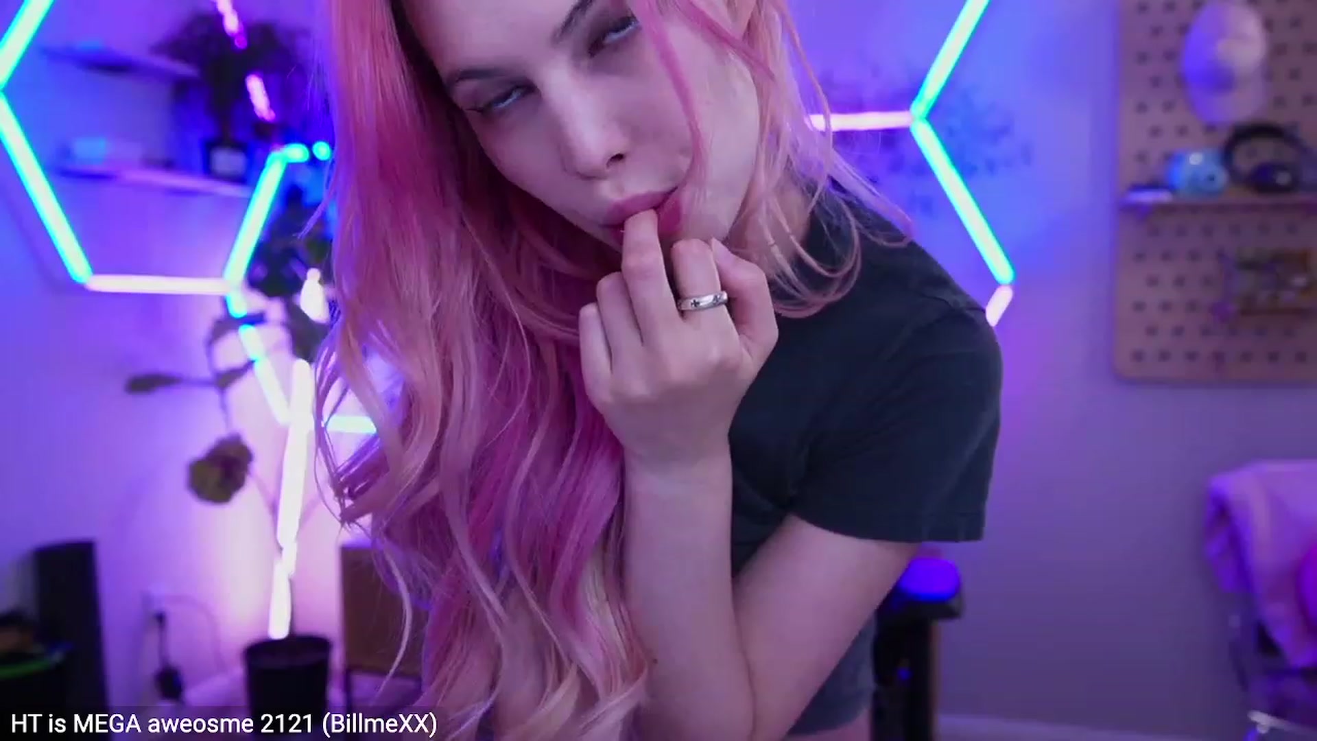Gallery image thumbnail from Carmen's myfreecams stream on, 03/08/2023, 06:47 image 6 of 20