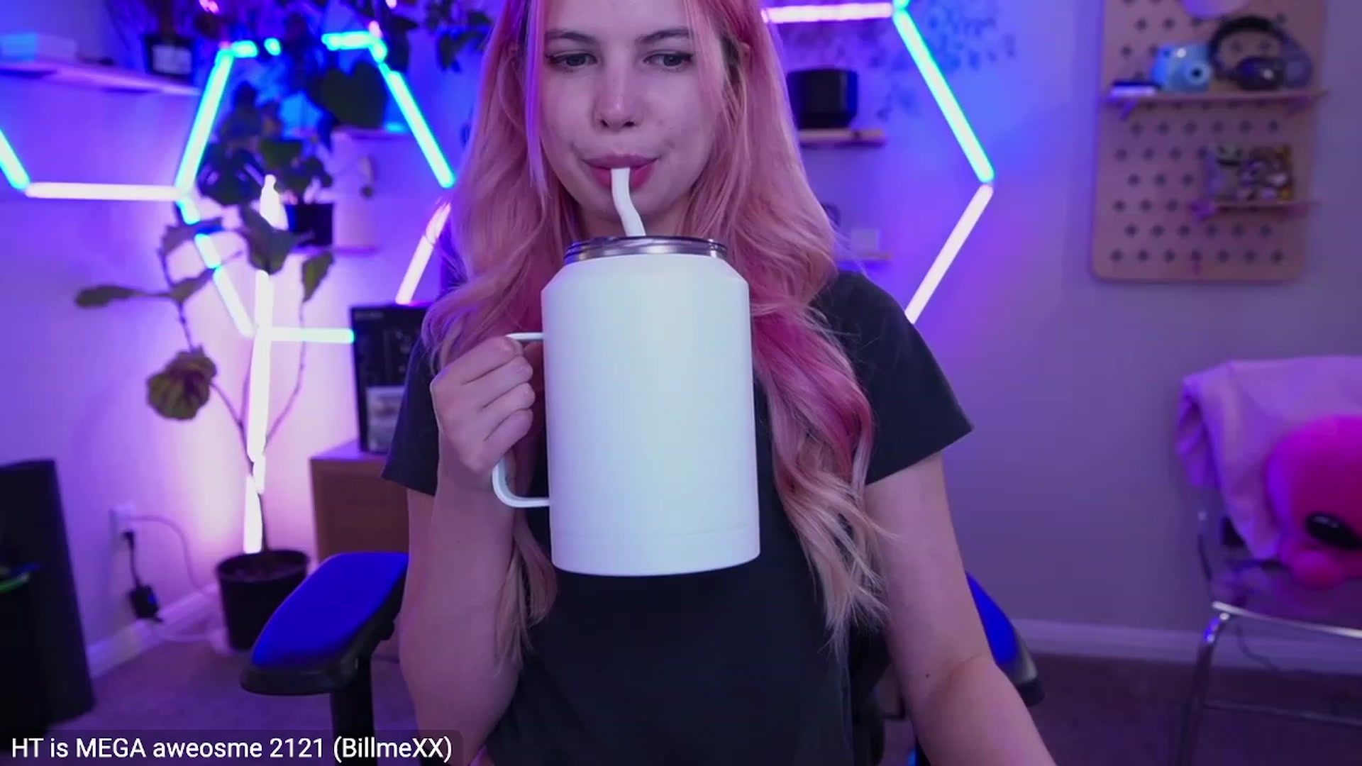 Gallery image thumbnail from Carmen's myfreecams stream on, 03/08/2023, 06:47 image 10 of 20
