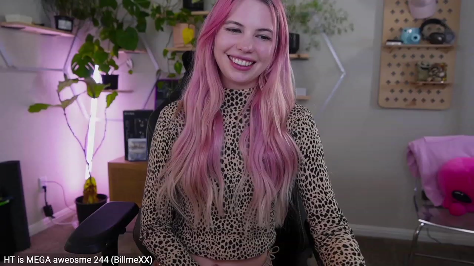Gallery image thumbnail from Carmen's myfreecams stream on, 03/10/2023, 03:32 image 10 of 20