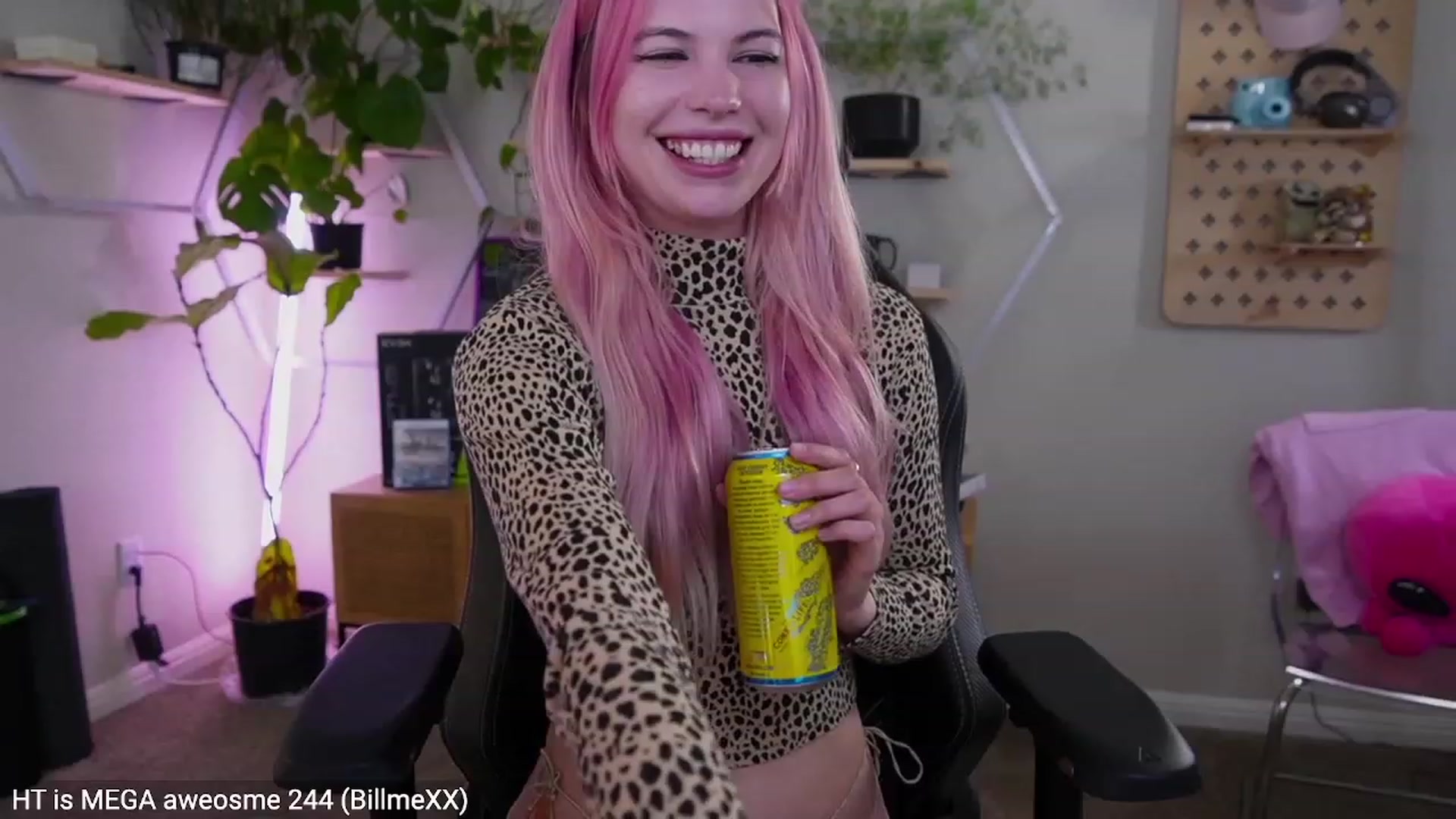 Gallery image thumbnail from Carmen's myfreecams stream on, 03/10/2023, 03:32 image 7 of 20
