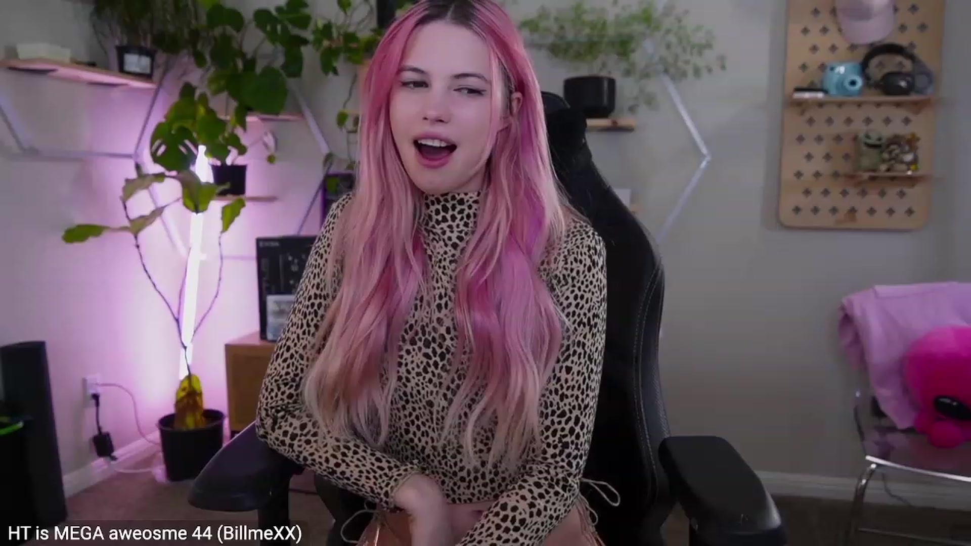 Gallery image thumbnail from Carmen's myfreecams stream on, 03/10/2023, 03:32 image 3 of 20