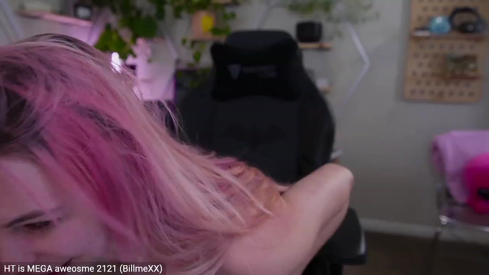 Gallery image thumbnail from Carmen's myfreecams stream on, 03/10/2023, 04:12 image 8 of 20