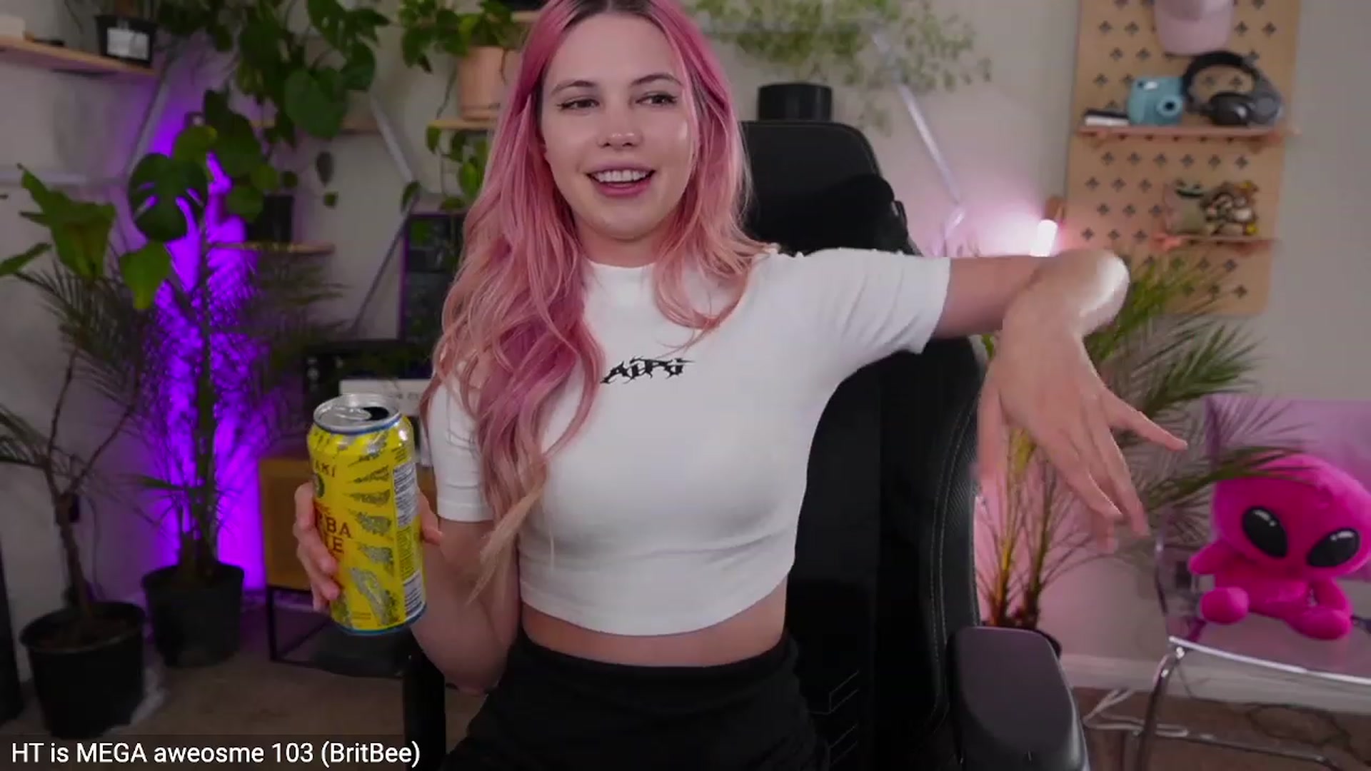 Gallery image thumbnail from Carmen's myfreecams stream on, 03/16/2023, 03:16 image 8 of 20