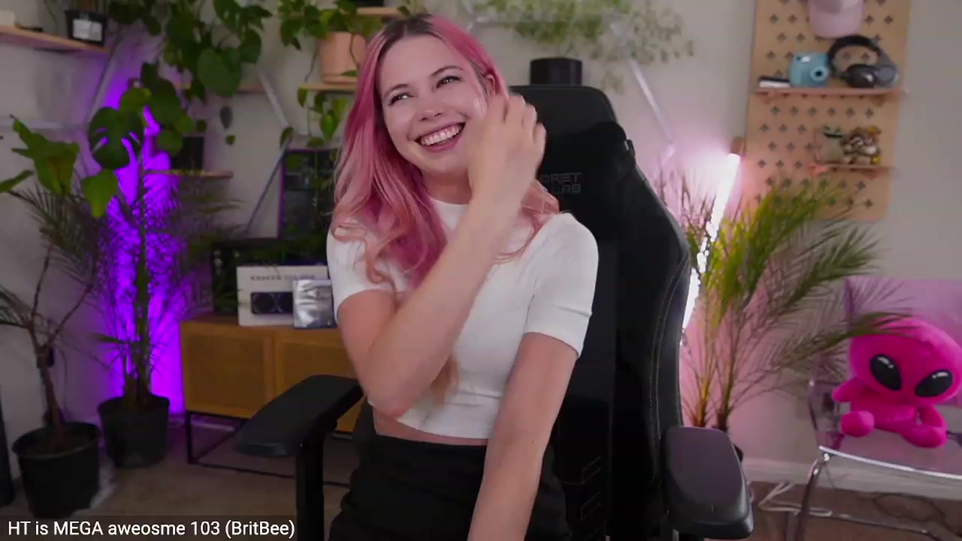 Gallery image thumbnail from Carmen's myfreecams stream on, 03/16/2023, 03:16 image 10 of 20