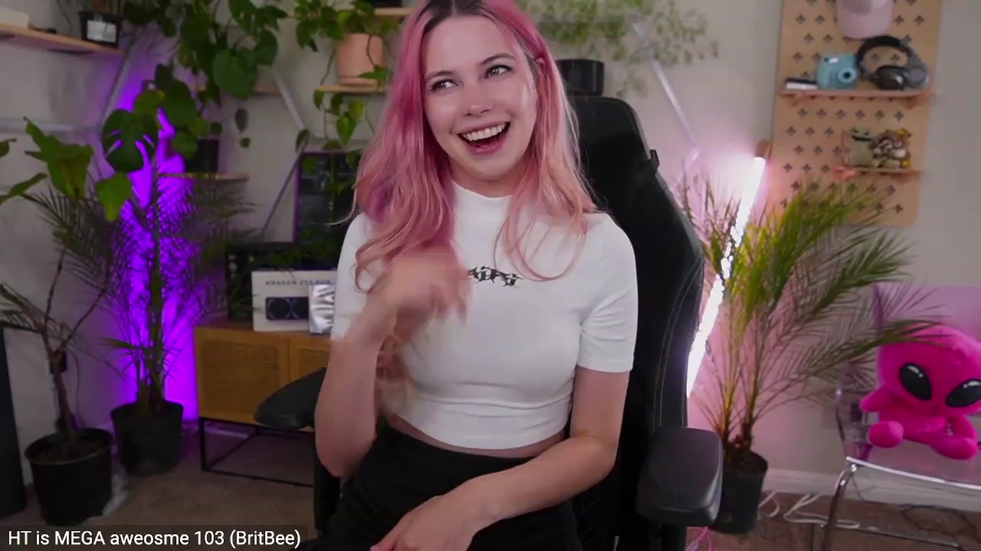 Gallery image thumbnail from Carmen's myfreecams stream on, 03/16/2023, 03:16 image 14 of 20