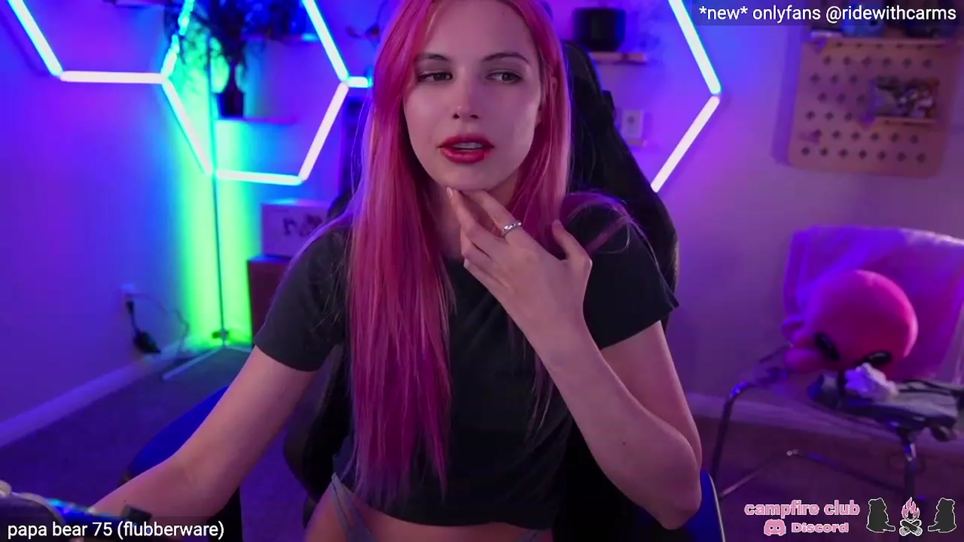 Gallery image thumbnail from Carmen's myfreecams stream on, 04/13/2023, 06:07 image 13 of 20