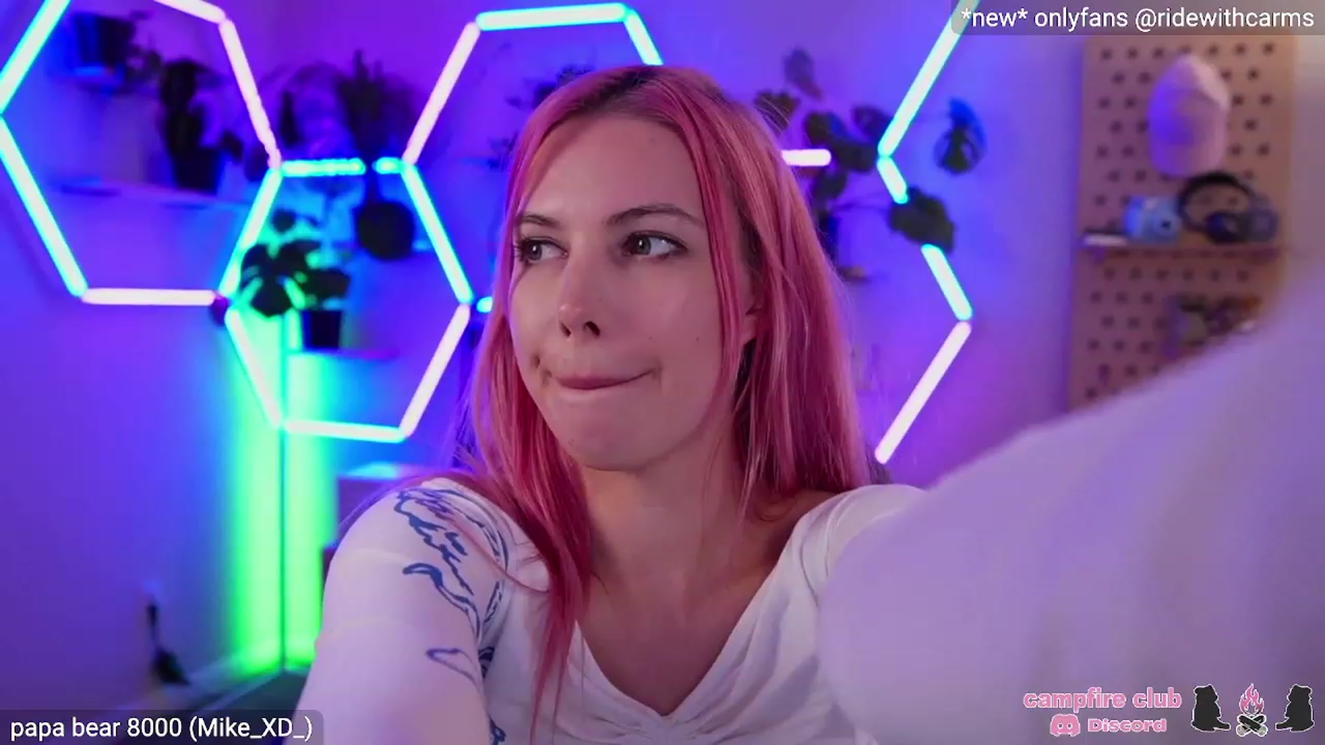 Gallery image thumbnail from Carmen's myfreecams stream on, 04/19/2023, 04:53 image 15 of 20