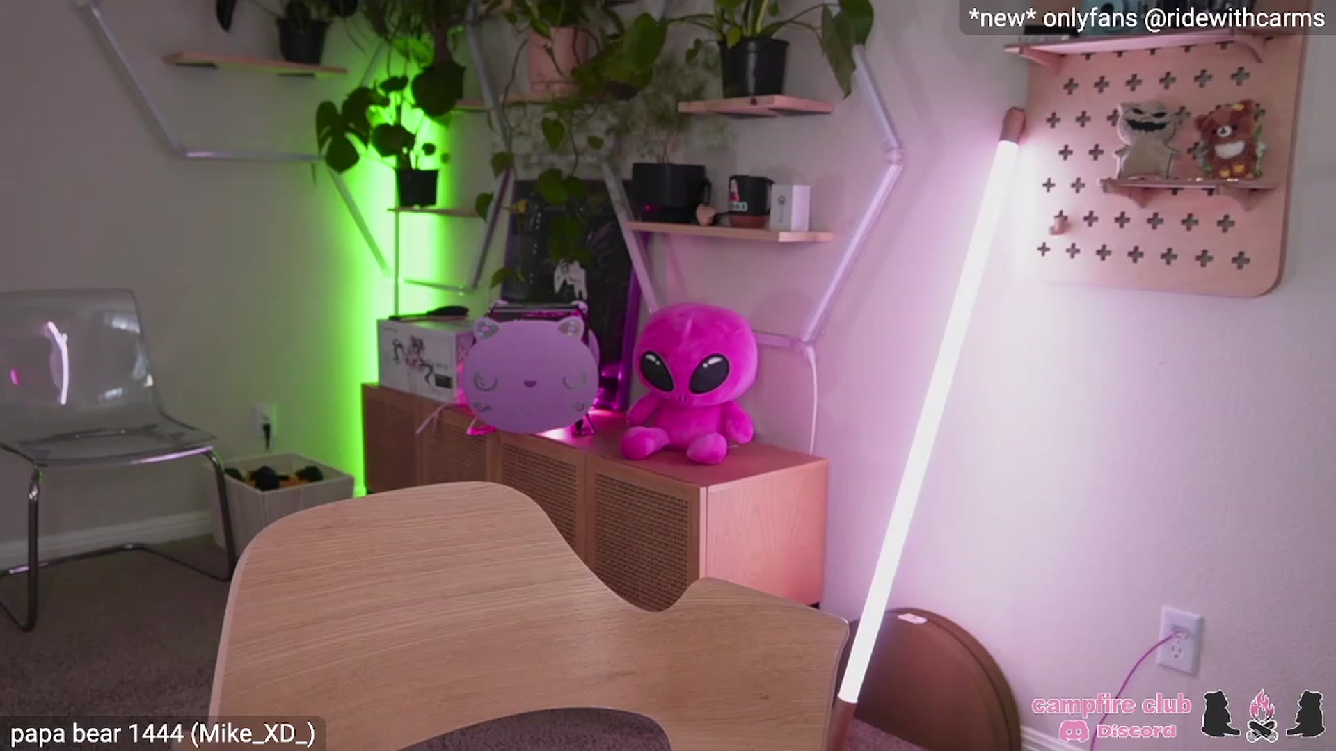 Gallery image thumbnail from Carmen's myfreecams stream on, 04/26/2023, 04:54 image 6 of 20