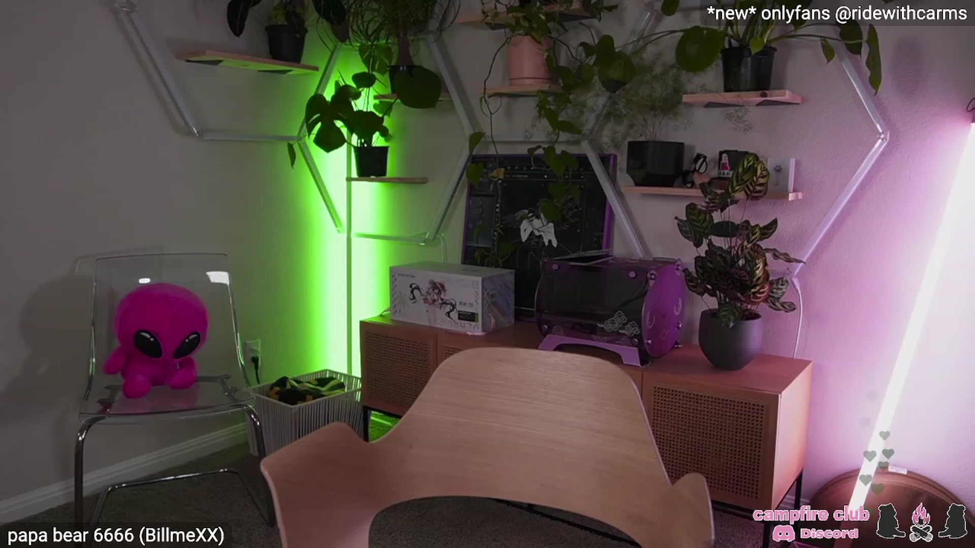 Gallery image thumbnail from Carmen's myfreecams stream on, 04/29/2023, 04:32 image 15 of 20