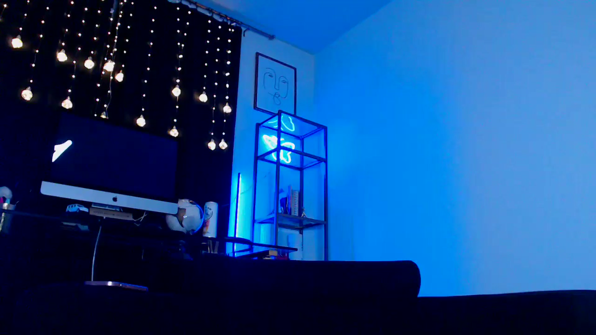 Gallery image thumbnail from Carmen_Bella's myfreecams stream on, 05/26/2024, 05:00 image 6 of 20