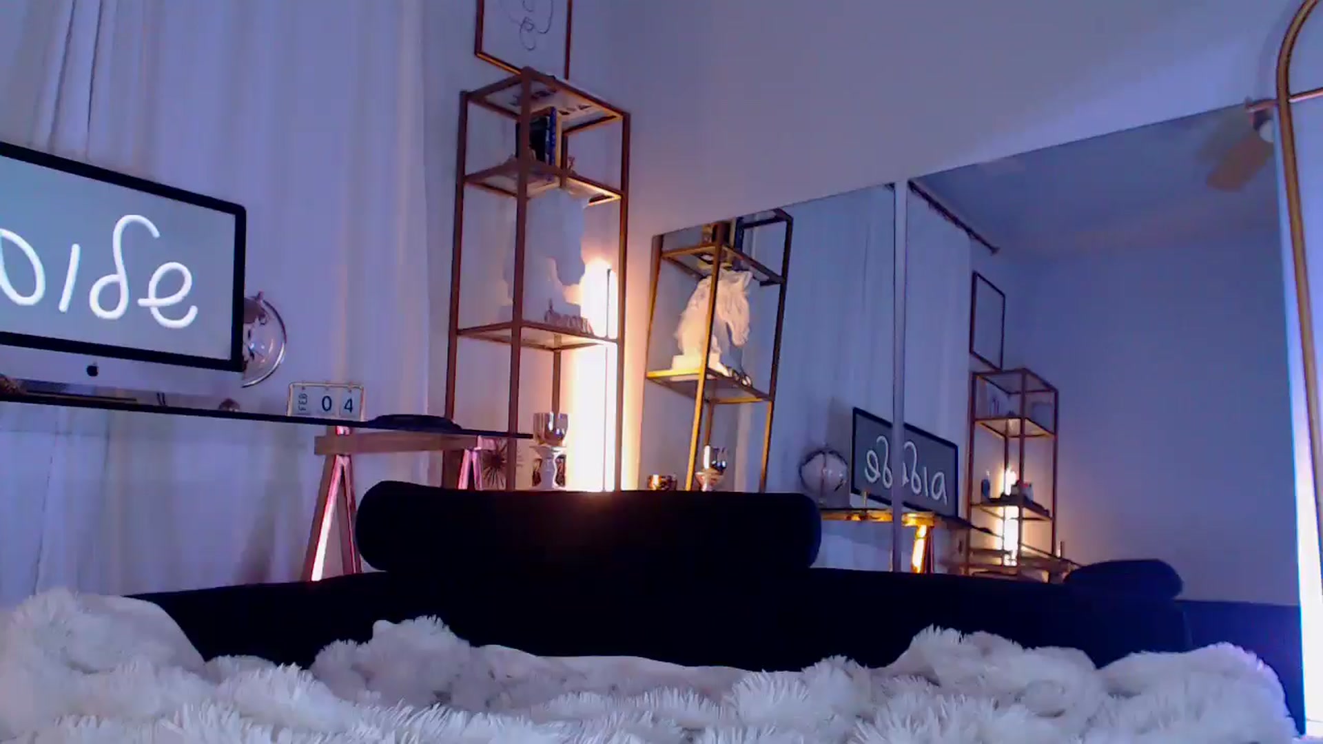 Gallery image thumbnail from Carmen_Bella's myfreecams stream on, 02/05/2025, 03:41 image 6 of 20