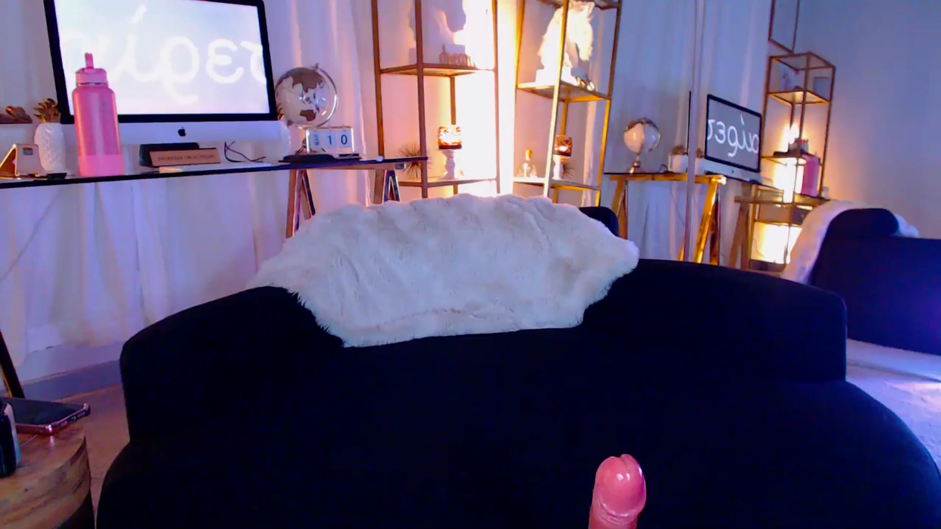Gallery image thumbnail from Carmen_Bella's myfreecams stream on, 03/11/2025, 04:23 image 14 of 20