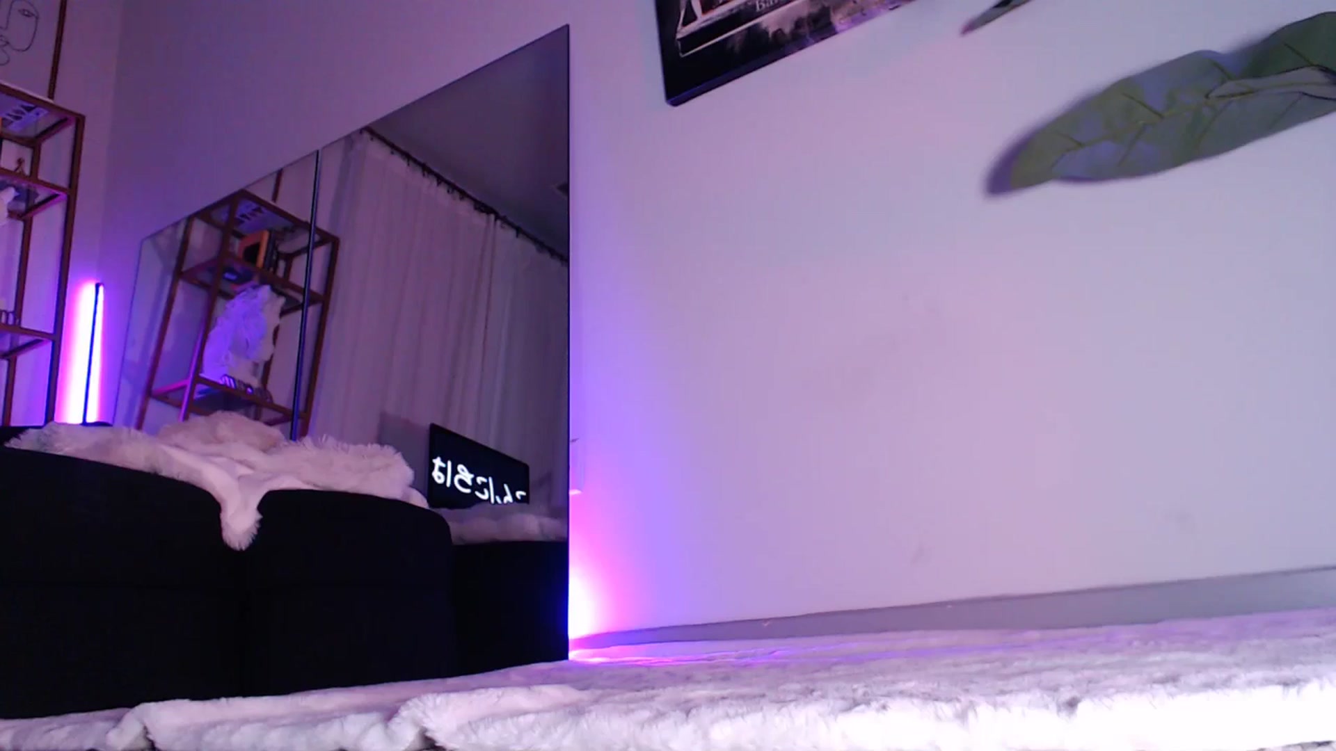 Gallery image thumbnail from Carmen_Bella's myfreecams stream on, 04/12/2025, 02:22 image 14 of 20