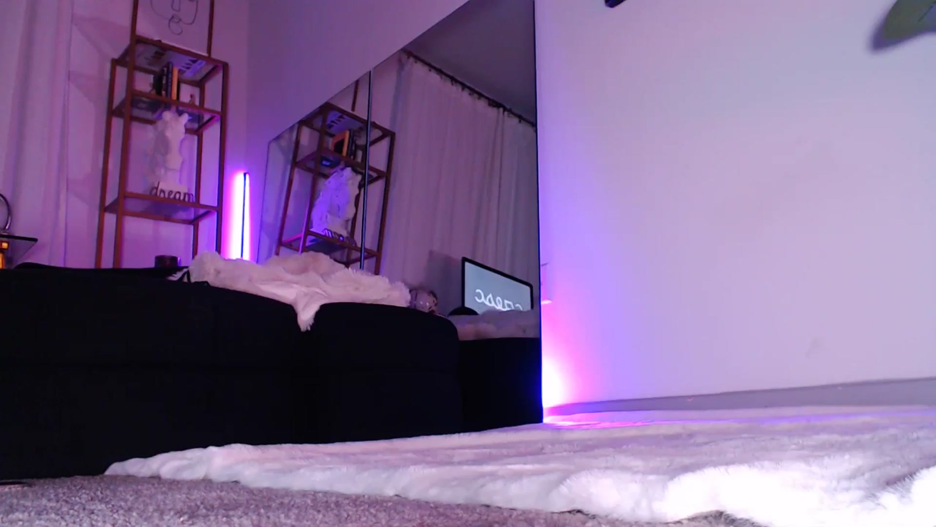 Gallery image thumbnail from Carmen_Bella's myfreecams stream on, 04/12/2025, 04:09 image 11 of 20