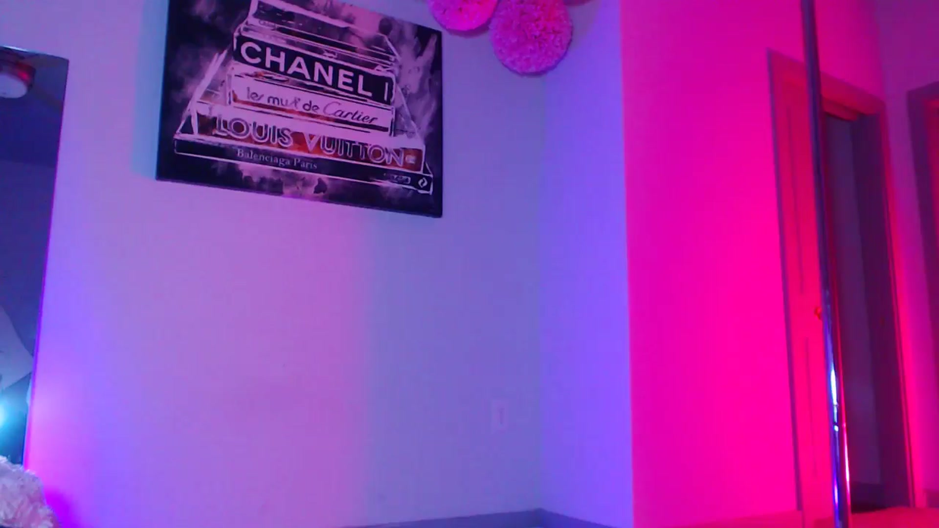 Gallery image thumbnail from Carmen_Bella's myfreecams stream on, 04/17/2025, 03:12 image 7 of 20