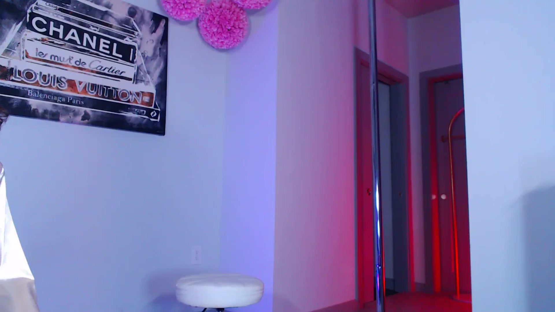 Gallery image thumbnail from Carmen_Bella's myfreecams stream on, 04/22/2025, 02:05 image 6 of 20