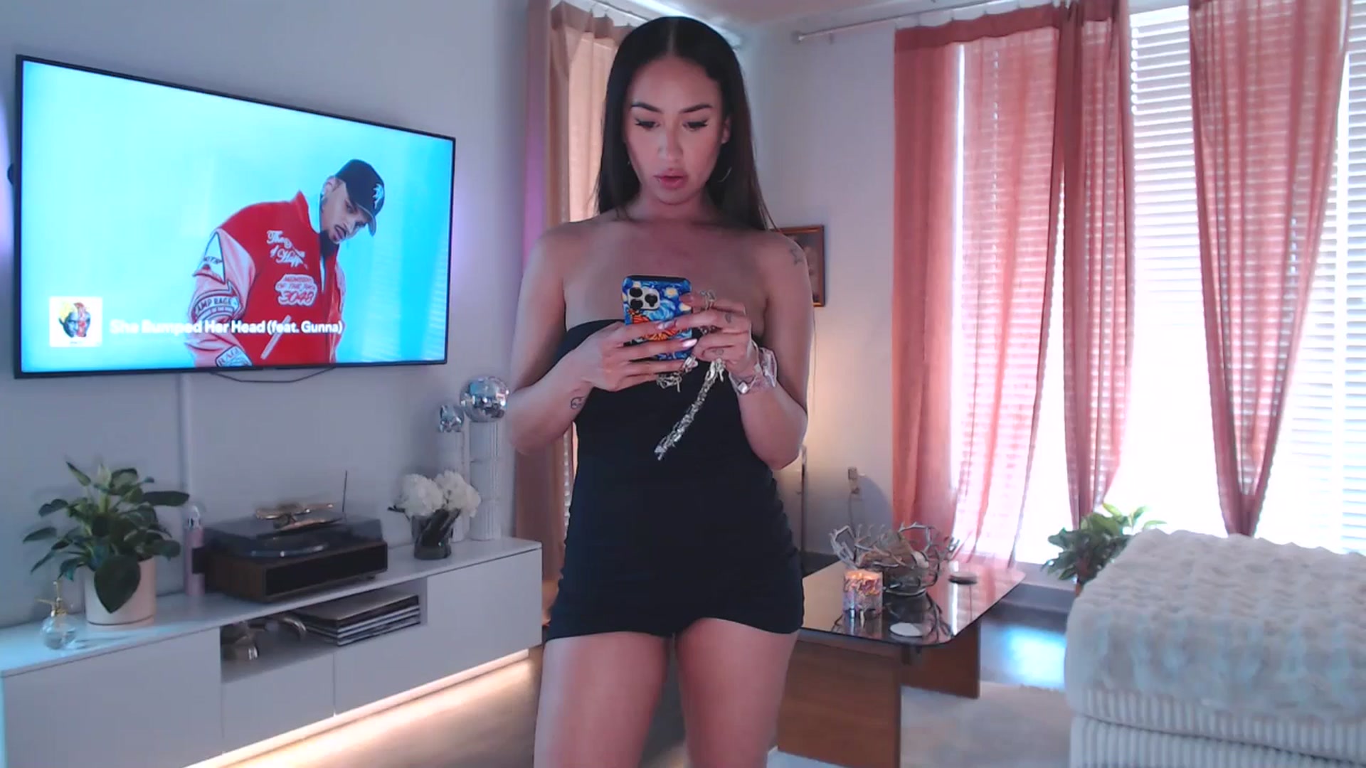Gallery image thumbnail from Carmen_Bella's myfreecams stream on, 06/19/2025, 21:11 image 10 of 20